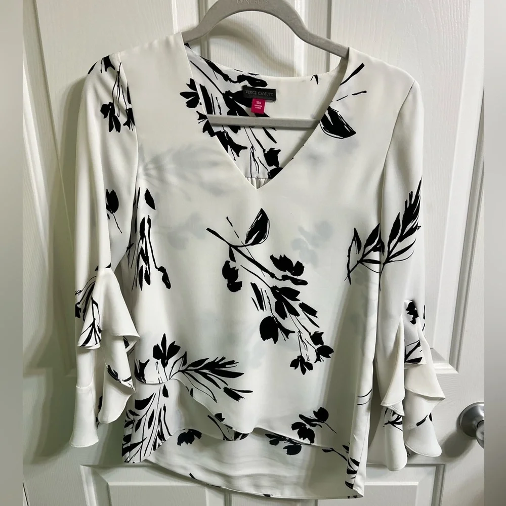 Vince Camuto Flutter Sleeve Floral Whispers V-Neck Tunic-Size XXS - Picture 2 of 5